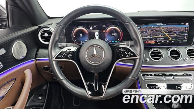 Mercedes-Benz E-Class 2021 — Photo 3/20
