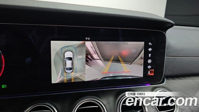 Mercedes-Benz E-Class 2021 — Photo 11/20