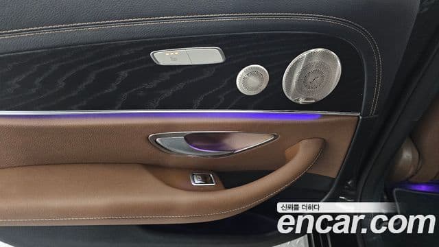 Mercedes-Benz E-Class 2021 — Photo 17/20