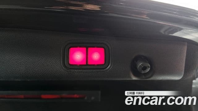 Mercedes-Benz E-Class 2021 — Photo 2/20