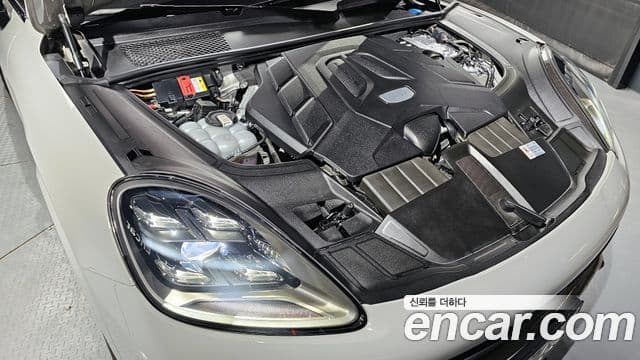 Porsche Cayenne 2022 — Photo 8/20