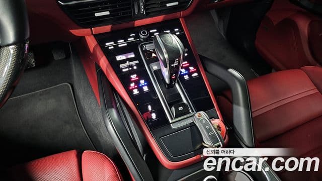 Porsche Cayenne 2022 — Photo 19/20