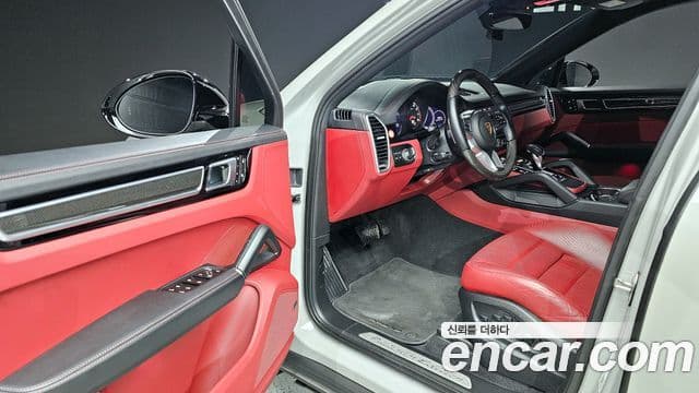 Porsche Cayenne 2022 — Photo 6/20