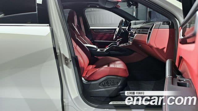 Porsche Cayenne 2022 — Photo 7/20