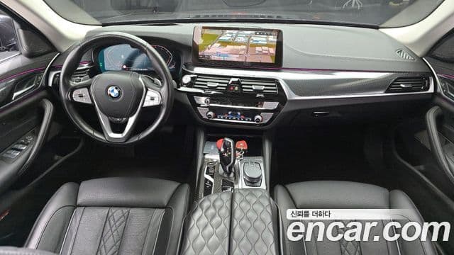 BMW 5 Series 2021 — фото 10 из 20