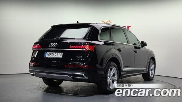 Audi Q7 2022 — Фото 2/20