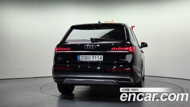 Audi Q7 2022 — Фото 4/20