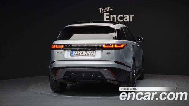 Land Rover Range Rover Velar 2018 — Photo 10/20
