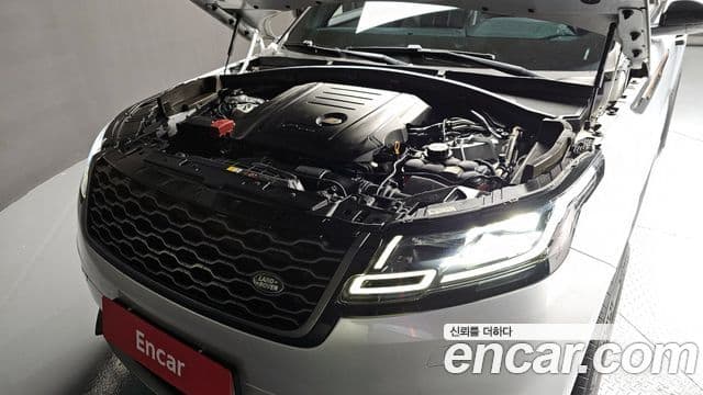 Land Rover Range Rover Velar 2018 — Photo 8/20