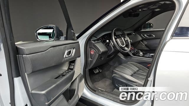 Land Rover Range Rover Velar 2018 — Photo 11/20