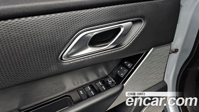 Land Rover Range Rover Velar 2018 — Photo 4/20