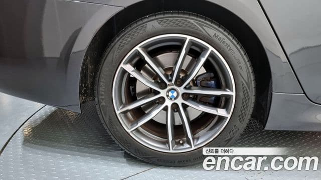 BMW 5 Series 2021 — ფოტო 15/20
