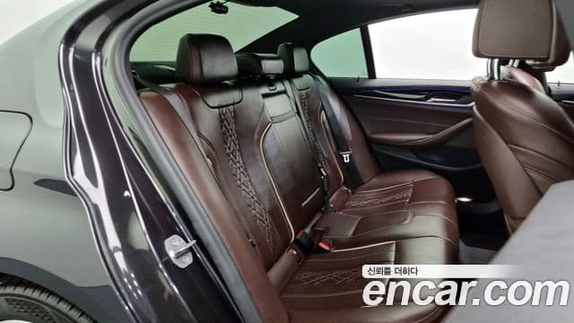 BMW 5 Series 2021 — ფოტო 18/20