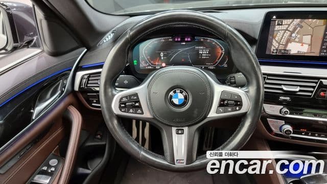 BMW 5 Series 2021 — ფოტო 10/20