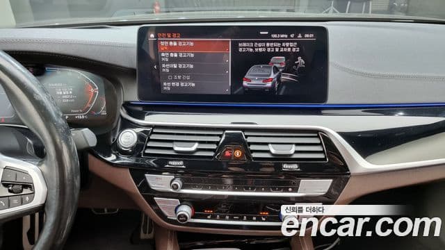 BMW 5 Series 2021 — ფოტო 8/20