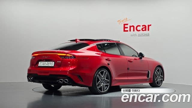Kia Stinger 2021 — ფოტო 2/20