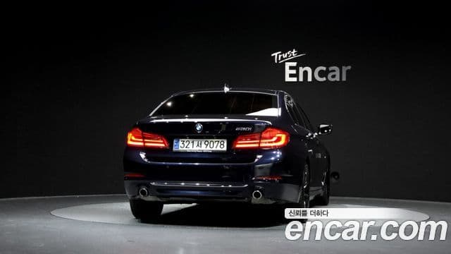 BMW 5 Series 2018 — ფოტო 3/20