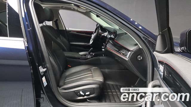 BMW 5 Series 2018 — ფოტო 11/20