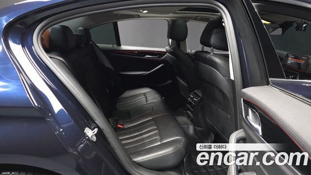 BMW 5 Series 2018 — Şəkil 12/20
