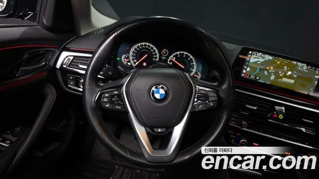 BMW 5 Series 2018 — ფოტო 13/20