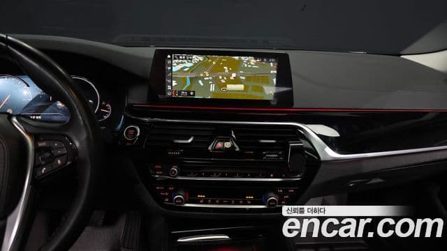 BMW 5 Series 2018 — Şəkil 14/20