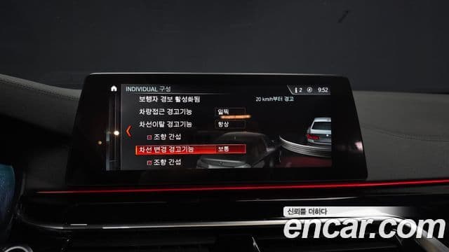 BMW 5 Series 2018 — ფოტო 16/20