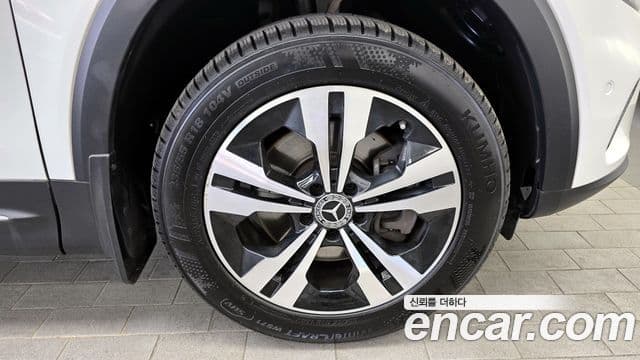 Mercedes-Benz GLB-Class 2021 — Photo 14/20
