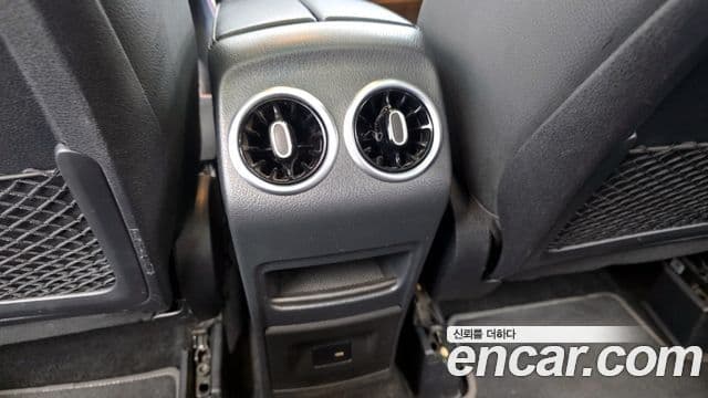 Mercedes-Benz GLB-Class 2021 — Photo 7/20