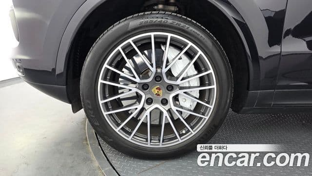 Porsche Cayenne 2021 — Photo 8/20