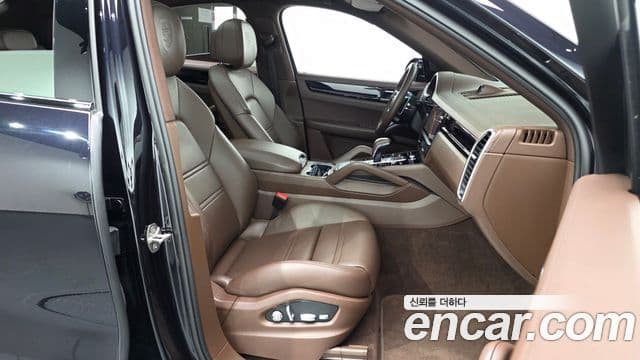 Porsche Cayenne 2021 — Photo 14/20