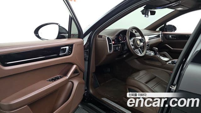 Porsche Cayenne 2021 — Photo 16/20