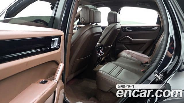Porsche Cayenne 2021 — Photo 13/20