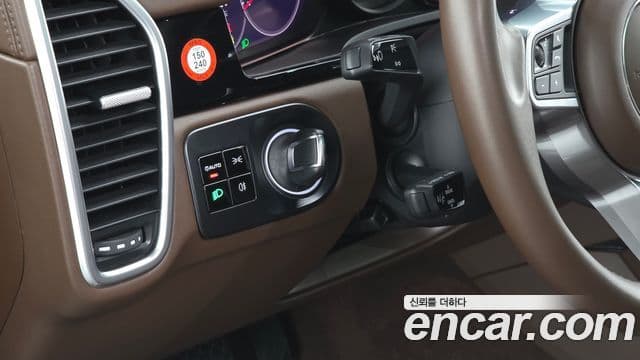 Porsche Cayenne 2021 — Photo 12/20