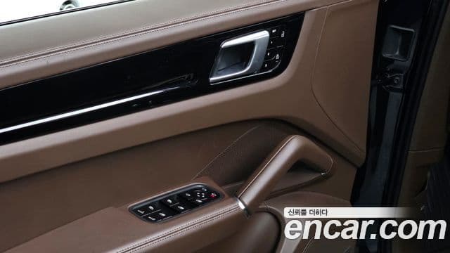 Porsche Cayenne 2021 — Photo 2/20
