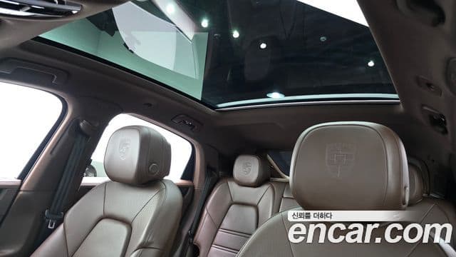 Porsche Cayenne 2021 — Photo 18/20