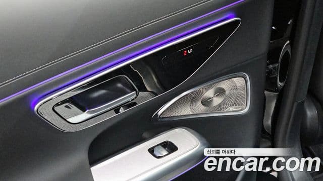 Mercedes-Benz E-Class 2024 — фото 17 из 20