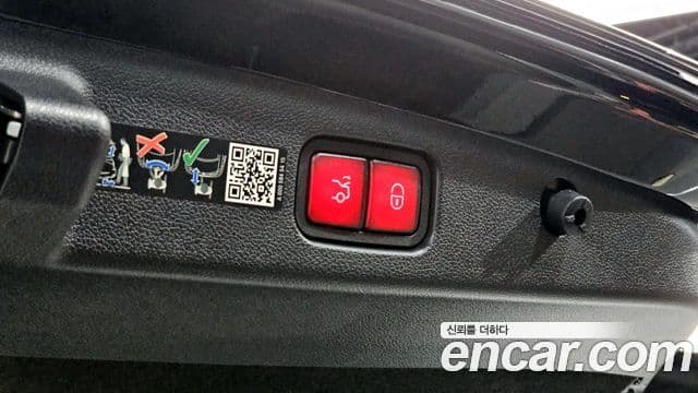 Mercedes-Benz E-Class 2024 — фото 18 из 20