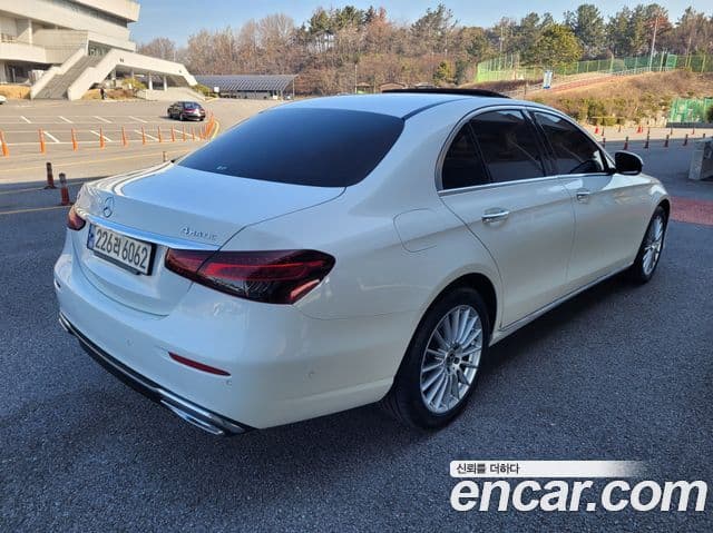 Mercedes-Benz E-Class 2022 — Şəkil 12/20