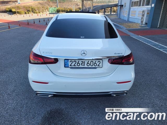 Mercedes-Benz E-Class 2022 — Şəkil 13/20