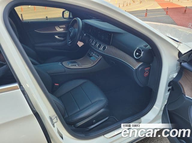 Mercedes-Benz E-Class 2022 — Şəkil 17/20