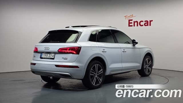 Audi Q5 2020 — ფოტო 5/20