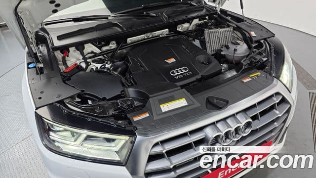 Audi Q5 2020 — ფოტო 8/20