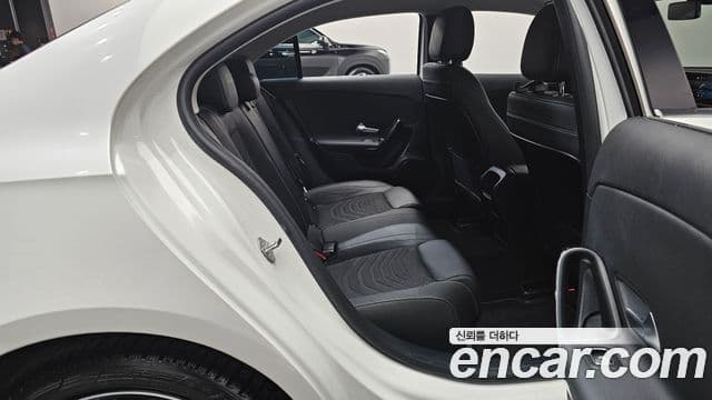 Mercedes-Benz A-Class 2020 — Şəkil 12/20