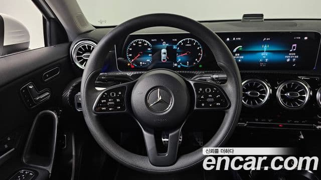 Mercedes-Benz A-Class 2020 — Şəkil 13/20