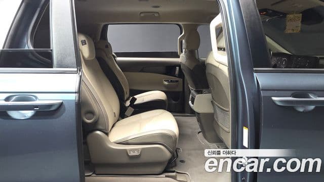 Kia Carnival 2021 — Фото 12/20