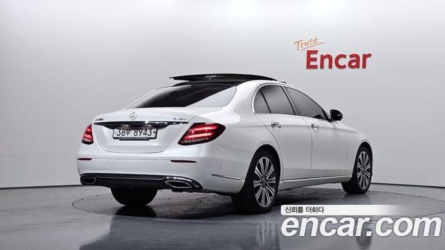 Mercedes-Benz E-Class 2018 — ფოტო 2/20