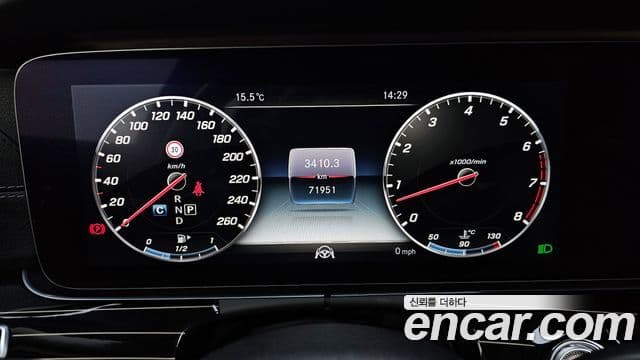 Mercedes-Benz E-Class 2018 — ფოტო 8/20