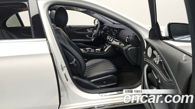 Mercedes-Benz E-Class 2018 — ფოტო 11/20