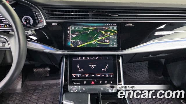 Audi Q7 2020 — ფოტო 14/20