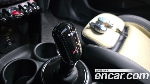 Mini Cooper S 2023 — ფოტო 9/20